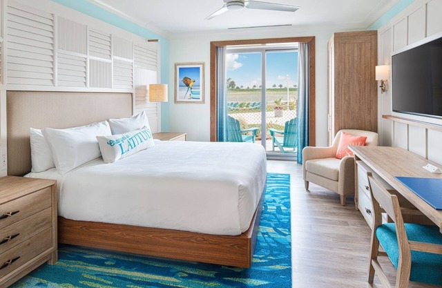 Bright Room w/Balcony 5 Min From Kansas City Attractions - with Tropical Vibes