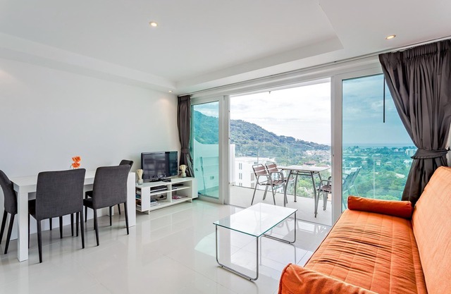 Bright sea view apartment Kata Ocean View J11
