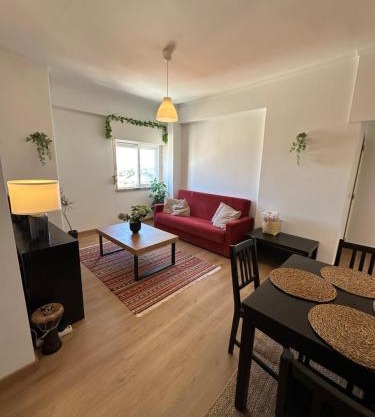 Bright spacious 1 bedroom apartment