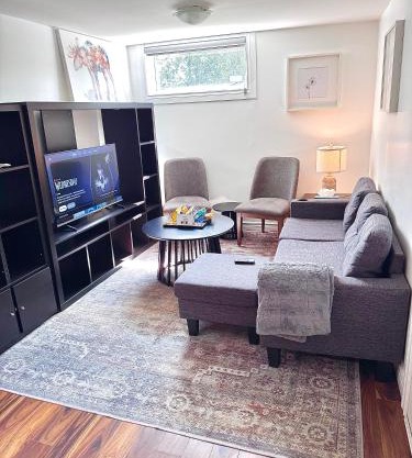 Bright & Spacious 2BR & Parking Near TTC & Shops