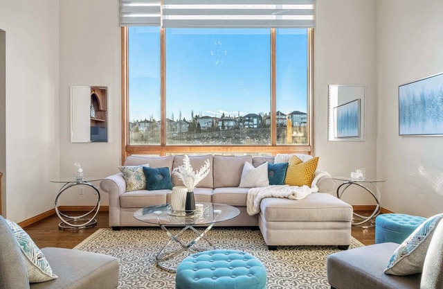 Bright & Spacious 5-BR w/Ravine Views in Edgemont