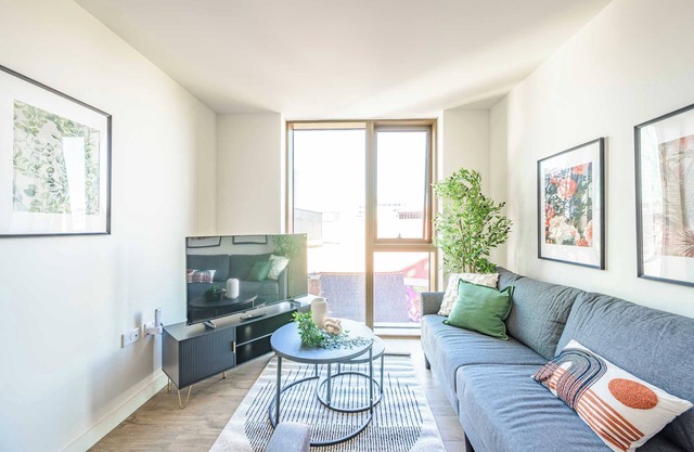 Bright & Spacious Central Birmingham 1 Bed Flat