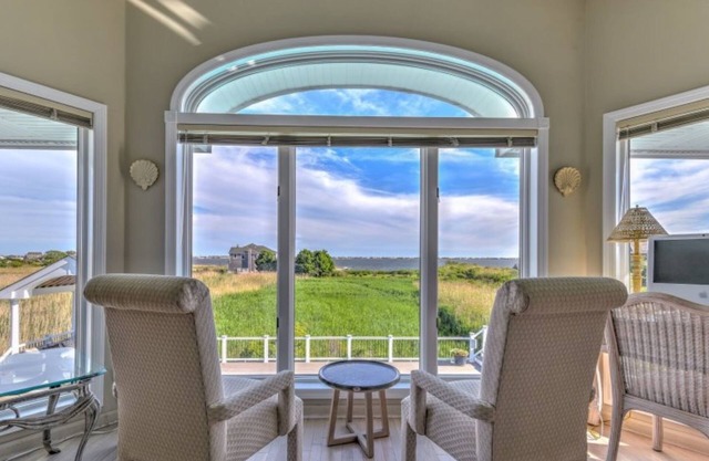 Bright, Spacious Hamptons Waterview Retreat -Pool, Hot Tub, Grill + Sunset Views