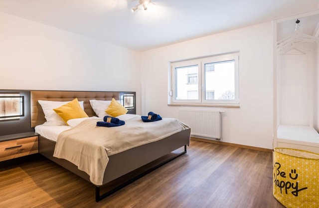 ☆ BRIGHT: Spacious & Luxury - Kitchen | Parking | Netflix | Balcony/Patio