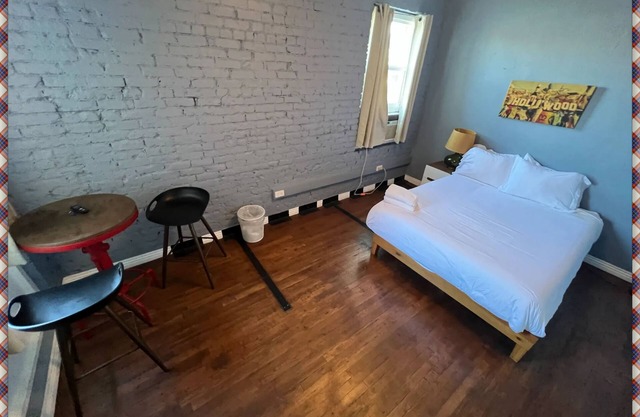 Bright & Spacious Studio Near Downtown LA!