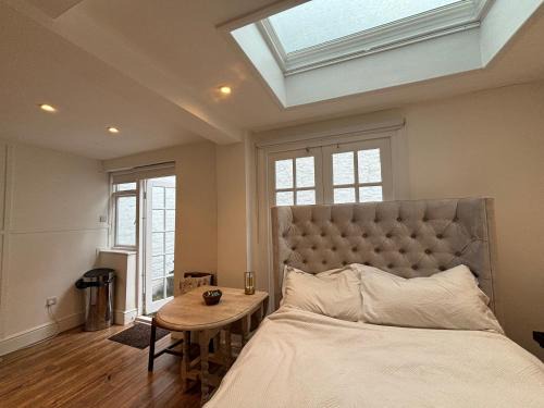 Bright Studio Flat with Private Patio Fulham