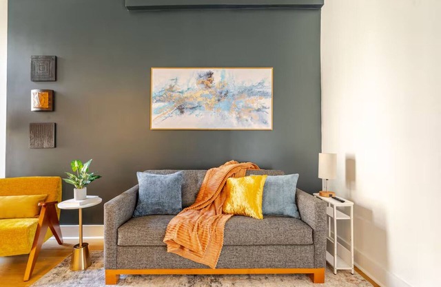 Bright & Stylish Brownstone Retreat Mins from NYC