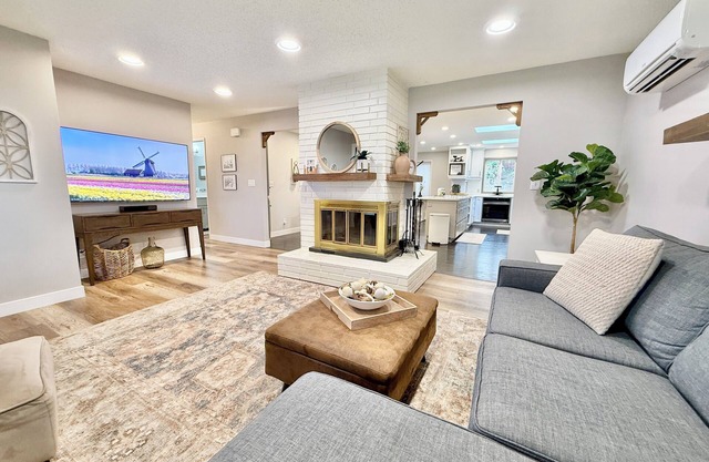 Bright & Stylish Home: Ideal Traveler’s Retreat!