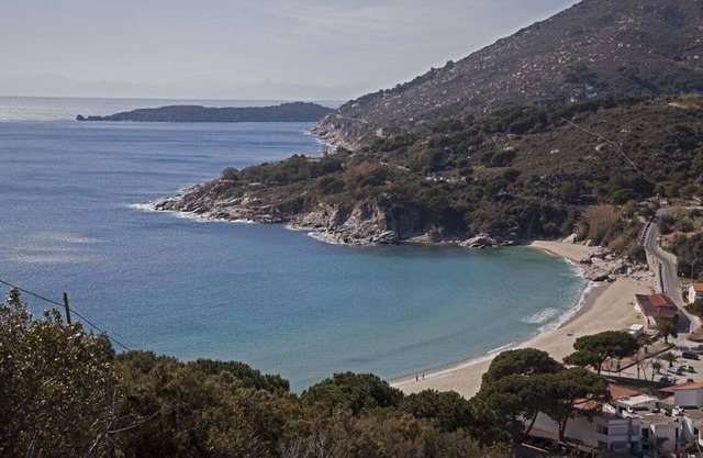 Bright three-room apartment in residence terrace overlooking the sea and islands, parking space
