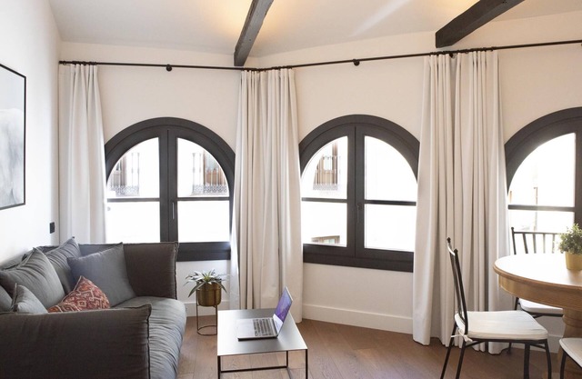 Bright top floor flat for 3 people with outdoor sitting area