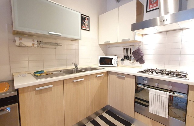Bright two-room apartment with garage and lift between the station and the cente