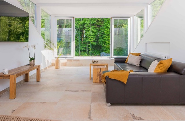 Bright vacation apartment with forest view near the lake