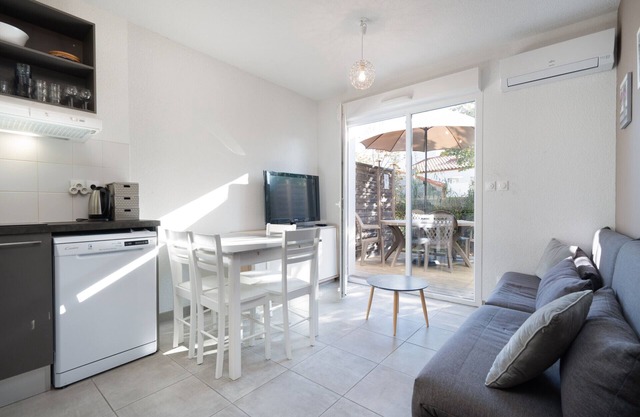 Bright villa 4 ppl, garden, close to the sea