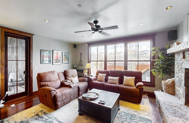 Bright & Welcoming Mountain Condo in Ski-In/Ski-Out Location w/WiFi & Balcony