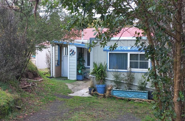 Brighton Beach Riverside cottage