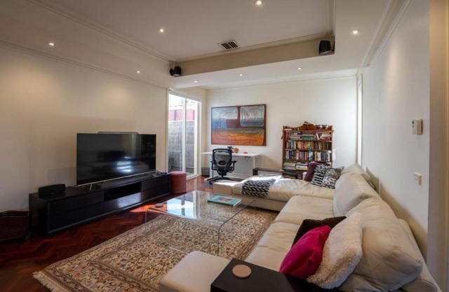 Brighton Chic Pet Friendly Near Beach & Train