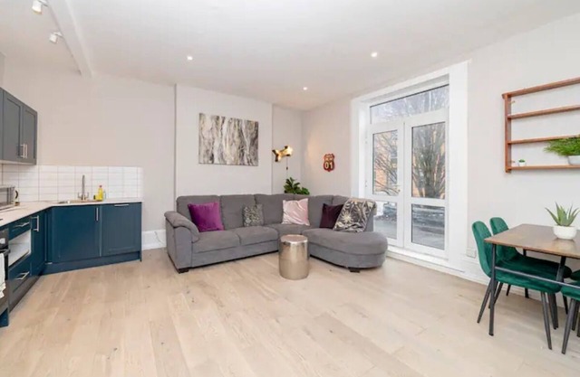 Brighton Train Station 4 Bedroom Flat BN115ALON