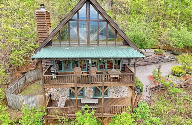 Brillant’s Bunk of the Blue Ridge Mountains- by Chatuge Home Concierge Lake view, mountain view