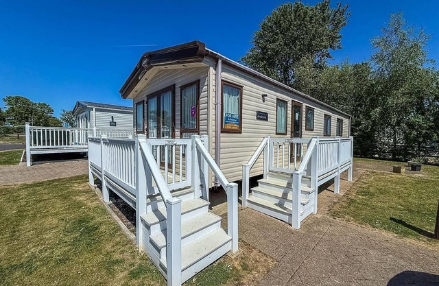 Brilliant caravan for hire at Caister Haven Holiday Park in Norfolk ref 30011H