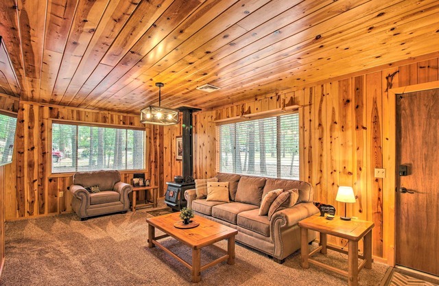 Bring a Pet: Pinetop Cabin w/Game Room!