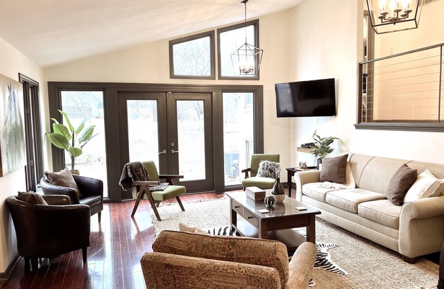 Bring One Bring All! ~ Amazing Lake Views ~ Family Fun ~ Foosball, Arcades