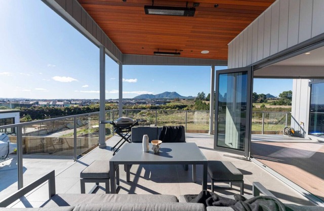 Bring the toys - modern home