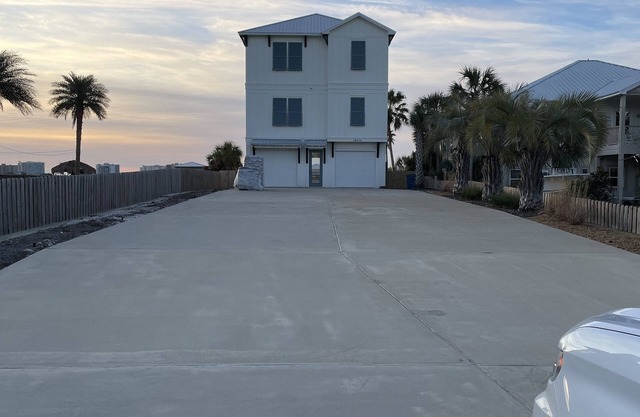 Bring your boat, Park your trailer/Bayfront home with Dock - Private Pool
