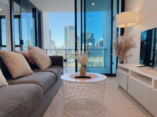 Brisbane Skyline View 2Beds River view Apt