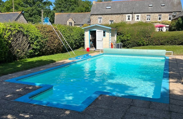 Brittany Cottage Sleeps 6. Heated Pool. Free Wifi. Satellite TV. Pet Friendly