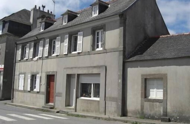 Brittany, Finistère, Armorique Regional Natural Park, High house with Garden