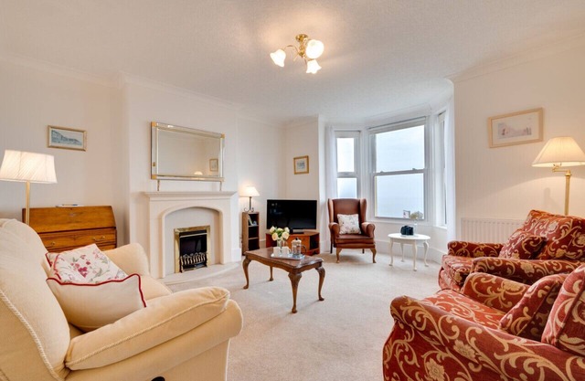 Brixham View - Two Bedroom Apartment, Sleeps 4