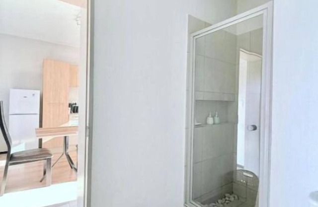 Broadacres Apartment - Full kitchen, with strong Wi Fi