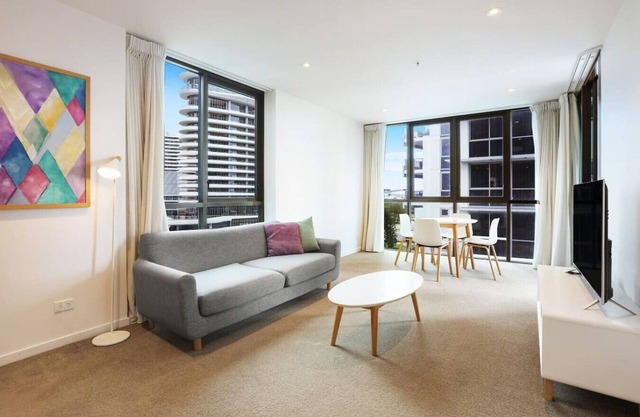 Broadbeach Apartment - Central, WiFi & Secure Park