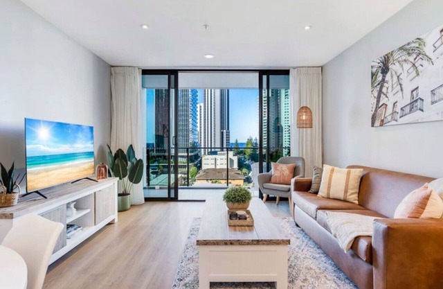 Broadbeach Ocean View Apartment - Wifi & Parking