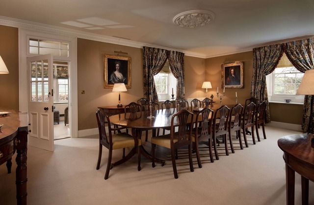 Broadgate House & Steading - sleeps 12 guests in 6 bedrooms
