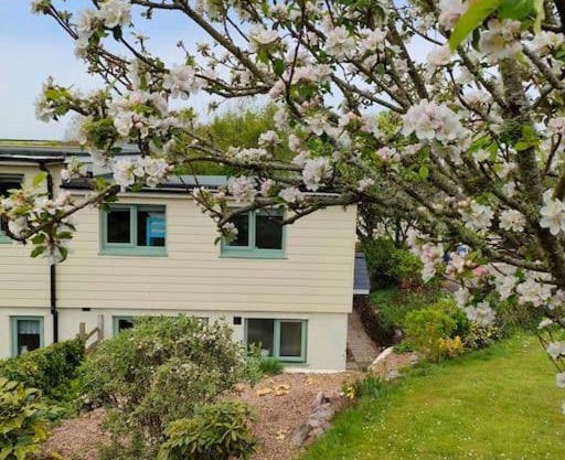 Broadhaven Cottage, Freshwater East, Pembs