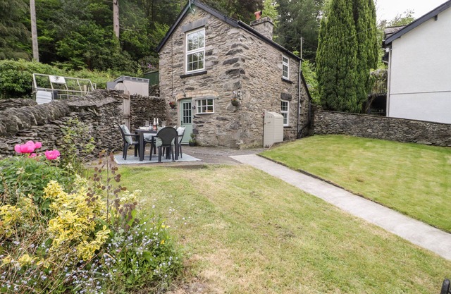 BRON CELYN BACH, pet friendly, with open fire in Betws-Y-Coed