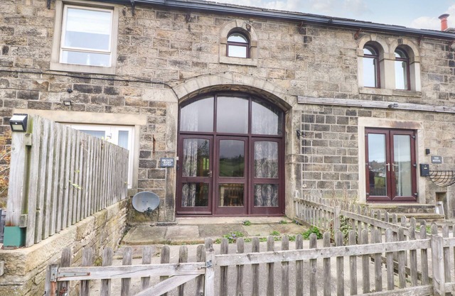 BRONTE BARN, family friendly in Oakworth
