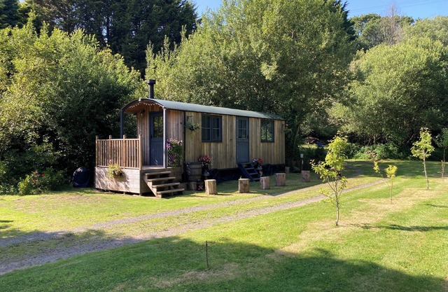 Brook the shepherds hut in tranquil wooded surroundings