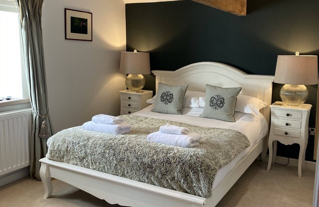 Brosterfield Suite - sleeps 2 guests in 1 bedroom
