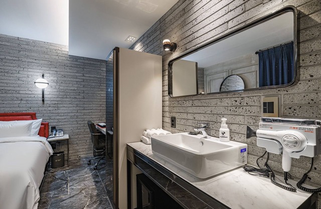 Brown-Dot Hotel Geomdan