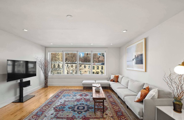 Brownstone Lane by Rove Travel | Cozy 2BR Apt