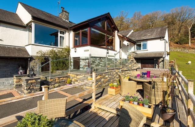 BROWSIDE, pet friendly, with hot tub in Coniston