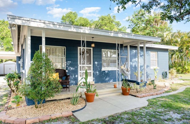 Bryan · 3BR Secluded Oasis close to FIT, Downtown and Beach