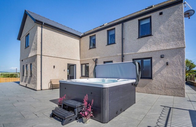 Bryn Deufor - Five Bedroom House, Sleeps 10