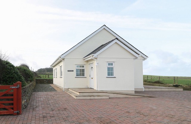BRYN EIDDON, family friendly, luxury holiday cottage in Aberdaron