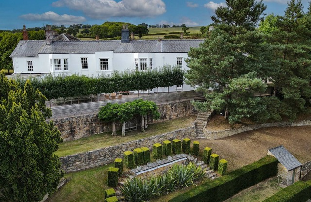 BRYN TANAT HALL, family friendly in Llansantffraidd-Ym-Mechain