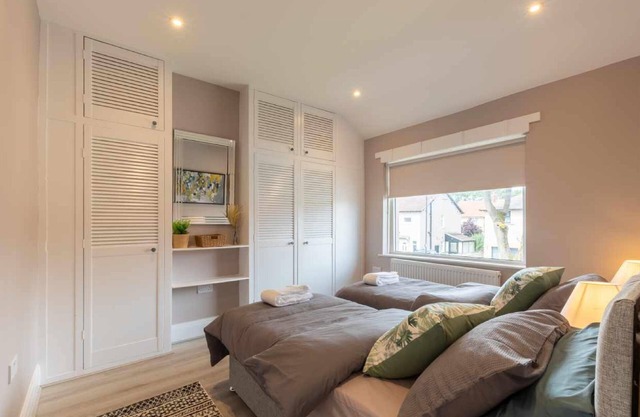 Buckingham House - Spacious 3-Bedroom