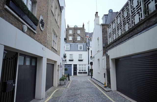 Buckingham Palace 4BR/3BA House