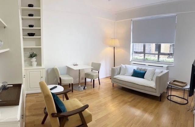 Buckingham Palace Apartment with early check-in and late check-out